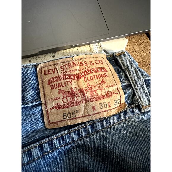 Levi's 505 Denim Jeans Size Waist 35 Classic Loose Fit Baggy Medium Wash - Picture 2 of 14